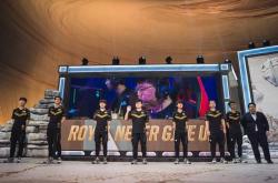 开云体育-JDG横扫GEN，BDD成为全场焦点小组赛3:0（东京）