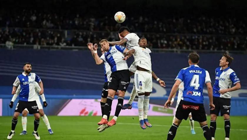 齐达内怒斥裁判，皇马客场战平阿拉维斯的简单介绍