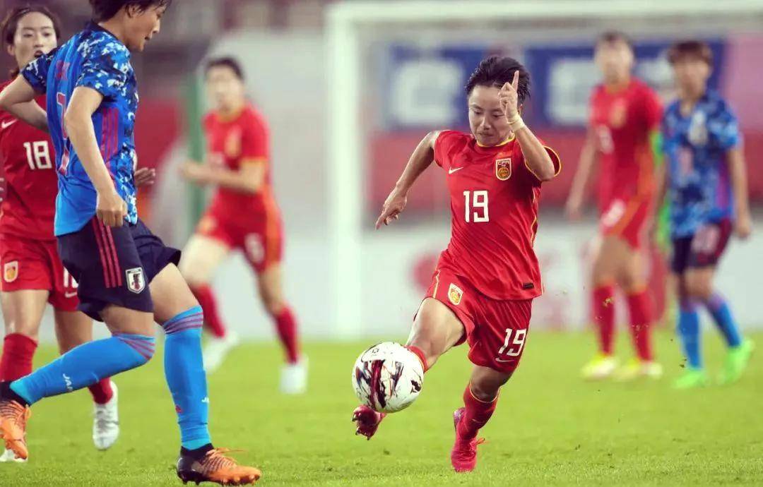 东亚女足赛事精彩纷呈，吸引众多观众围观的简单介绍
