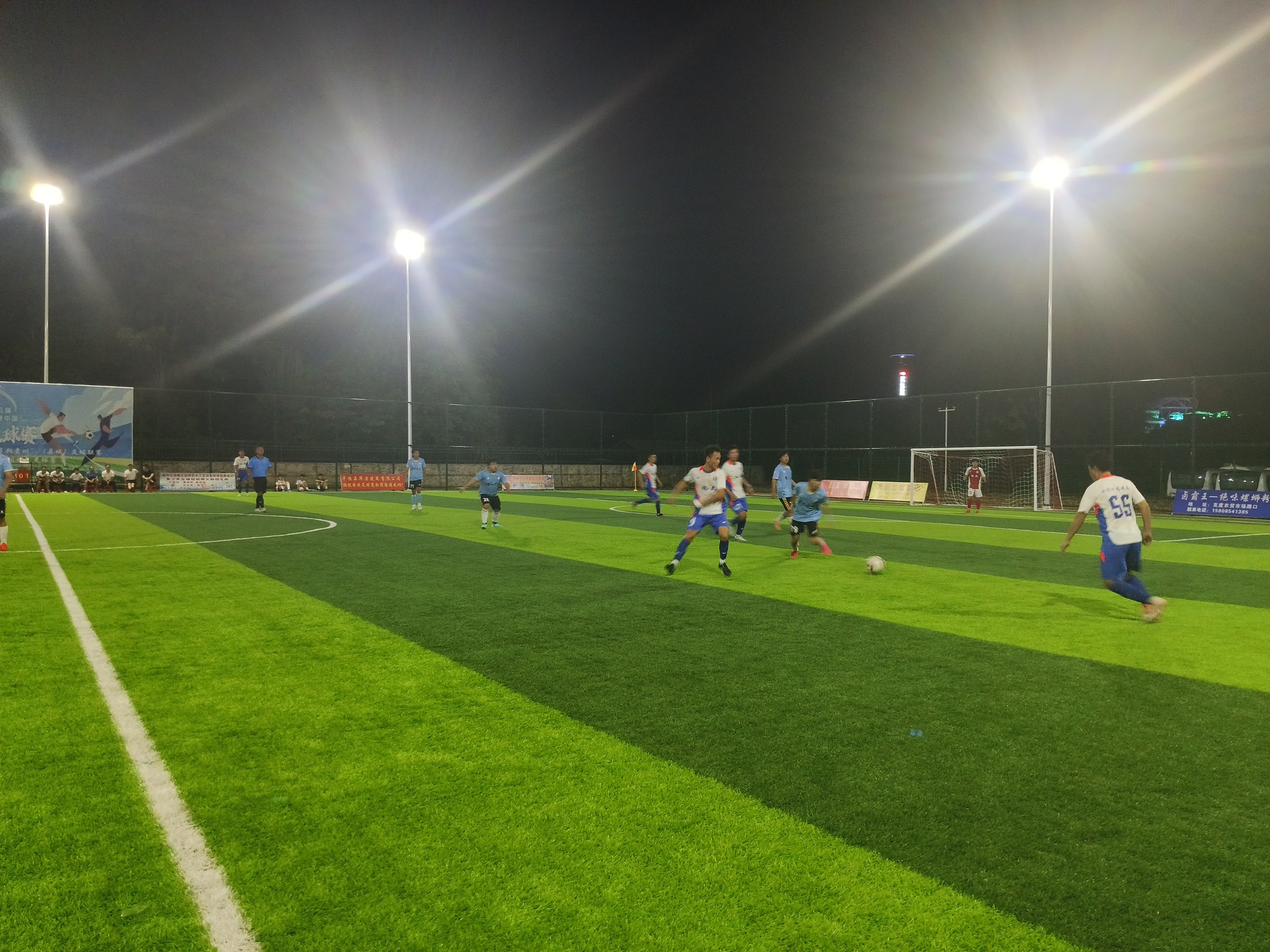 包含精彩足球赛事，场面激情动人的词条