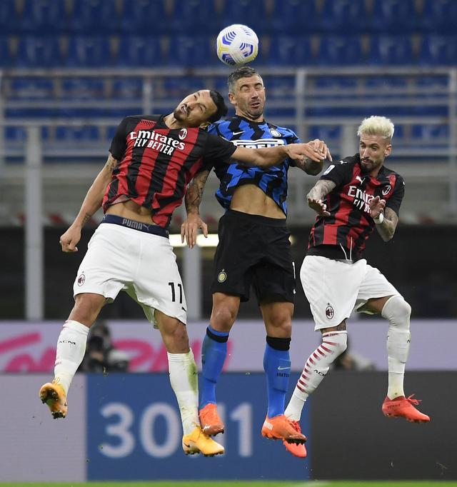 关于国际米兰客场逼平AC米兰，排名不变的信息