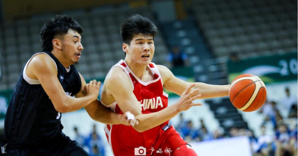 篮球夏季联赛火热进行,新人崭露头角 篮球夏季联赛火热进行,新人崭露头角