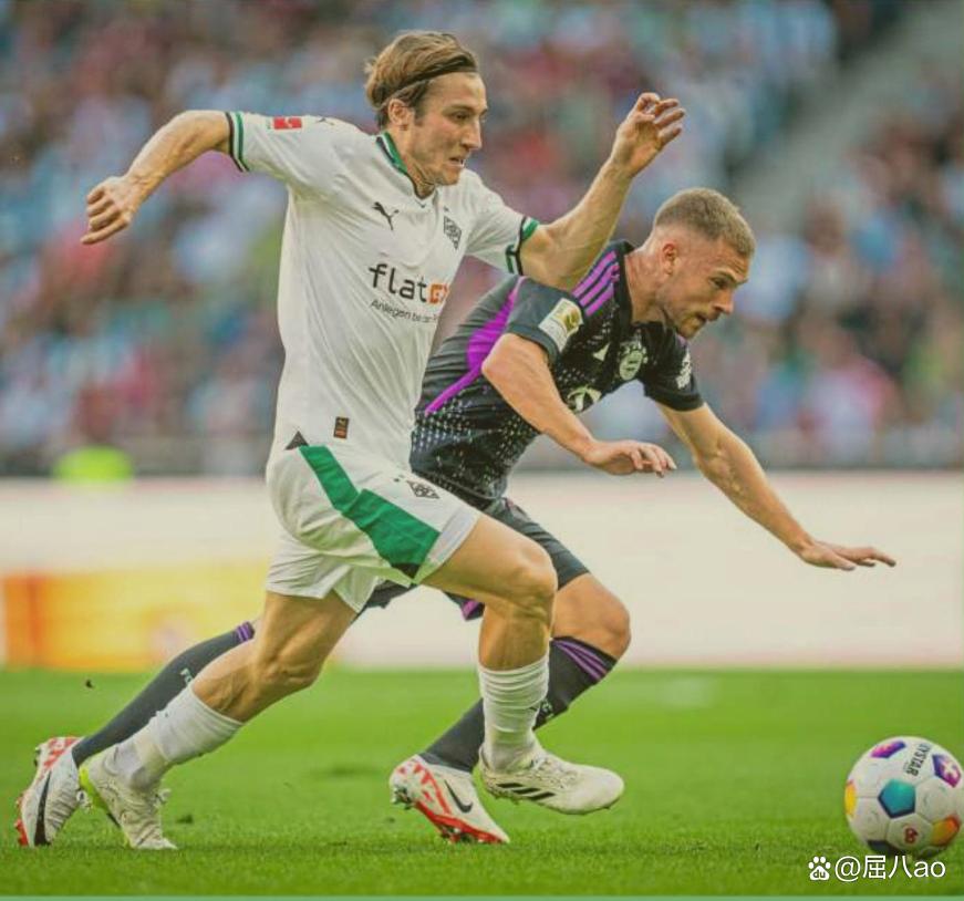 足坛新晋球星崭露头角，绽放光芒