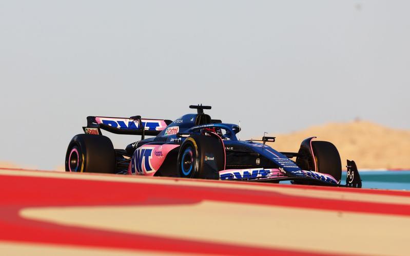 关于索伯车队翻盘红牛车队，拉塞尔统治全场的信息