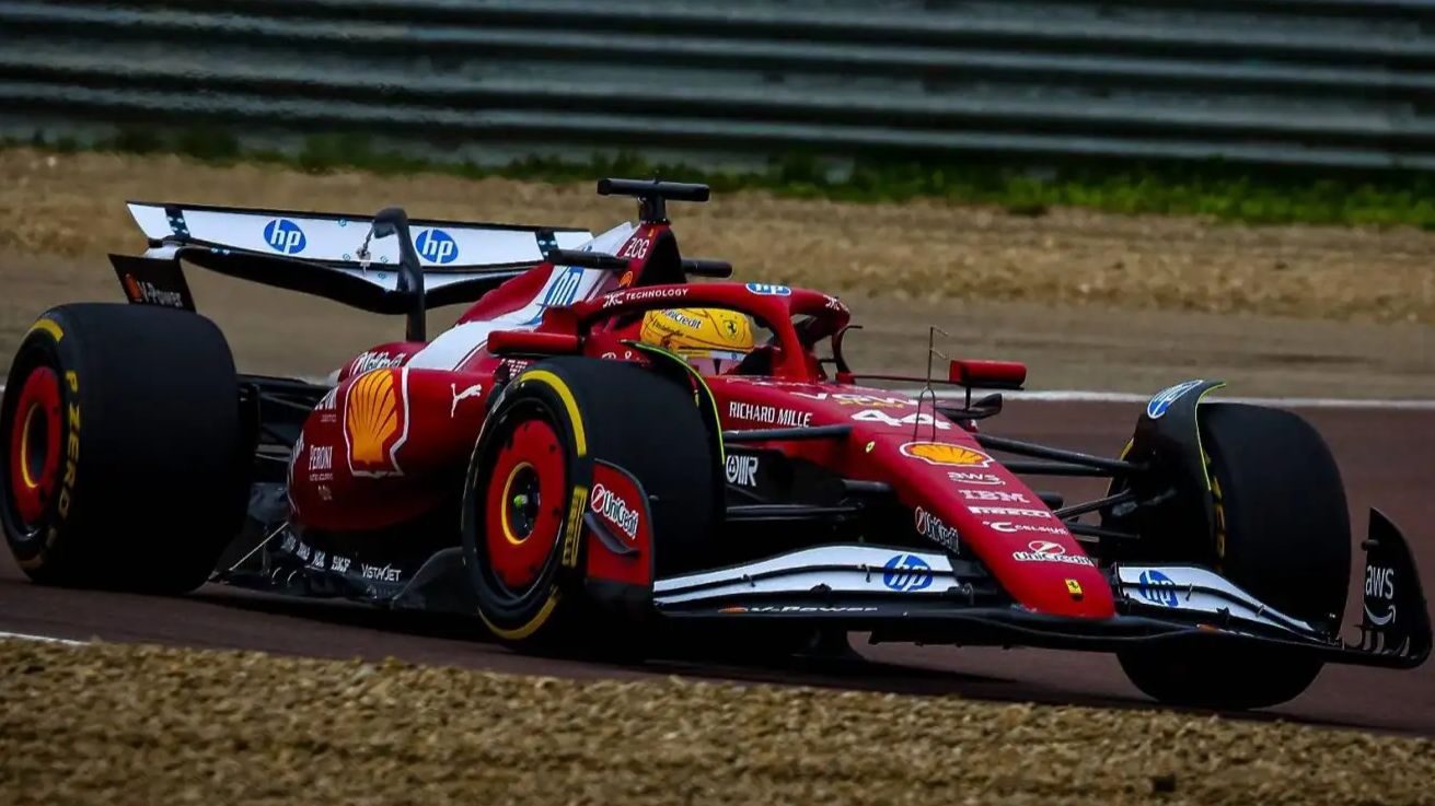 梅赛德斯横扫雷诺车队，塞恩斯惊艳四座